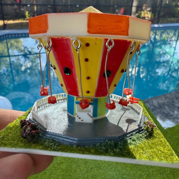 Merry go round Train layout scale N Carnival carousel Chairoplane Amusement ride - Picture 5 of 9